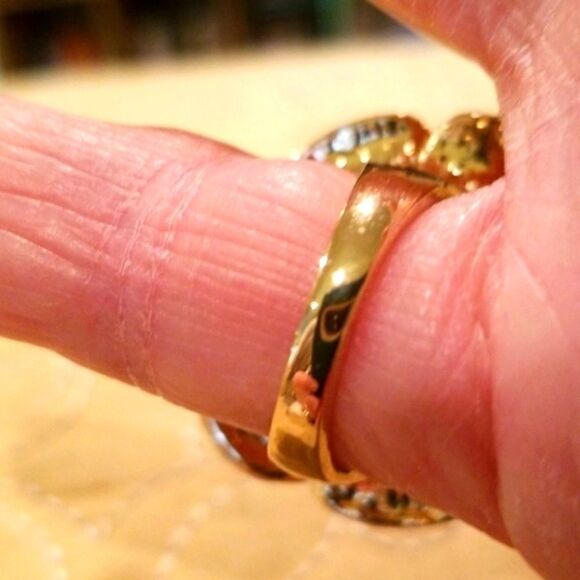 AUSTRIAN CRYSTALS IN THIS GORGEOUS RING!!! - Picture 4 of 8